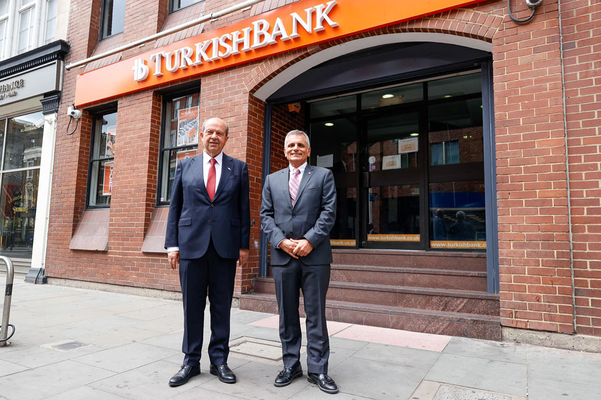 Cumhurbaşkanı Tatar, Londra ziyareti sırasında TurkishBank UK’i ziyaret etti.